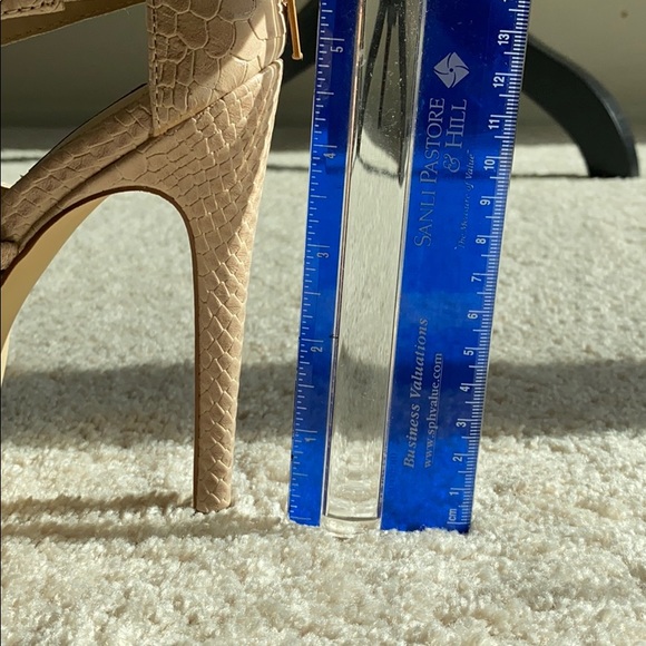 Shoes - Picture 5 of 6